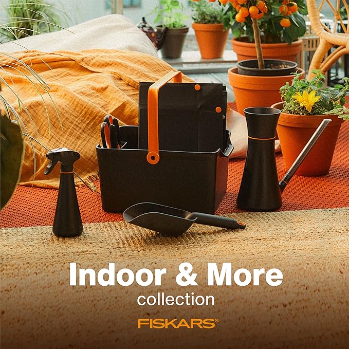 Fiskars Planting Soil Scoop & Brush Set, Dual-Sided Tool for Indoor Digging & Cleanup, Narrow Rigid End & Flexible Dustpan for Potting, Soft Bristles Sweep Debris, Recycled Plastic