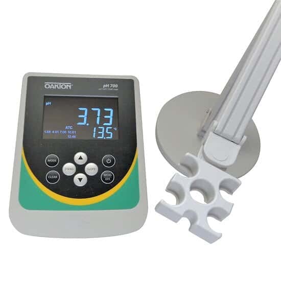 pH 700 Benchtop pH Meter (Benchtop Meter With Probes and Stand)