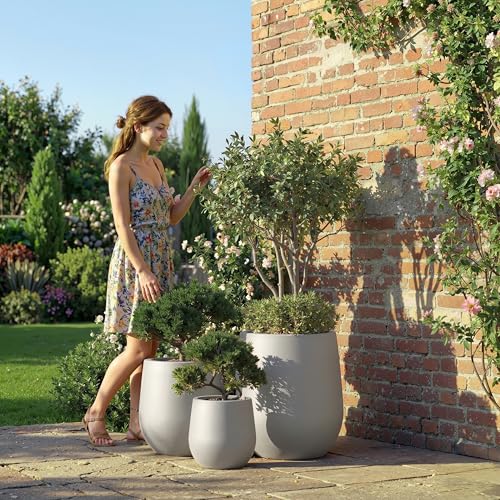 Signature Mount Wilson Modern Indoor Outdoor Fiberstone Tapered Planter (Light Gray / 11'' D x 12'' H)