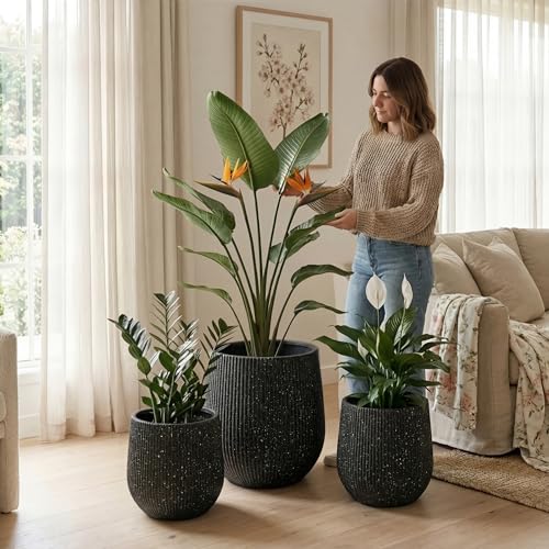 Signature Mount Wilson Modern Indoor Outdoor Fiberstone Tapered Planter (Ribbed Black / 11'' D x 12'' H)