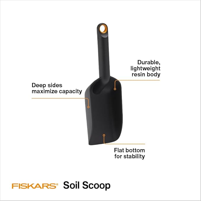 Fiskars Soil Scoop, Indoor Potting & Transplanting Tool for Medium Planters, Durable Lightweight Resin Garden Scooper with Flat Bottom & Deep Sides to Prevent Spills, 1.5 Cup Capacity, Black
