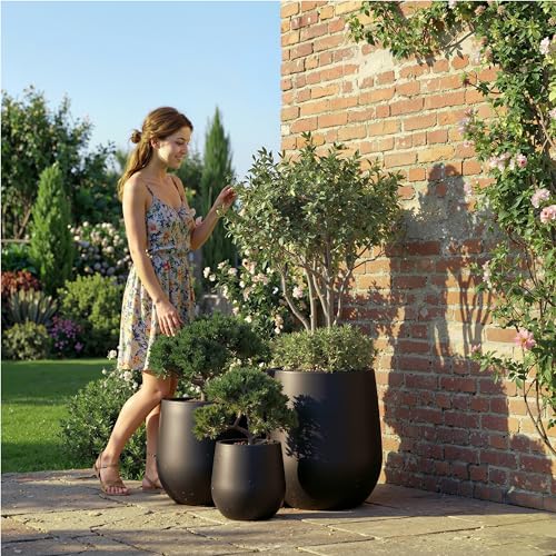 Signature Mount Wilson Modern Indoor Outdoor Fiberstone Tapered Planter (Black / 15'' D x 16.7'' H)