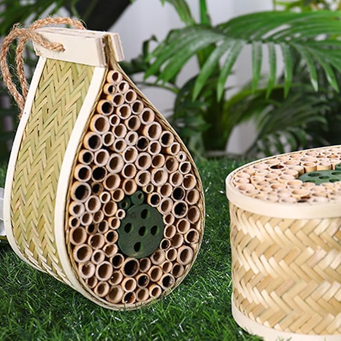 Mason Bee House, Pollinating Palace，Hanging Wooden bee House Habitat with Bamboo Tubes for The Garden and Yard Bee Hotel for Pollinators