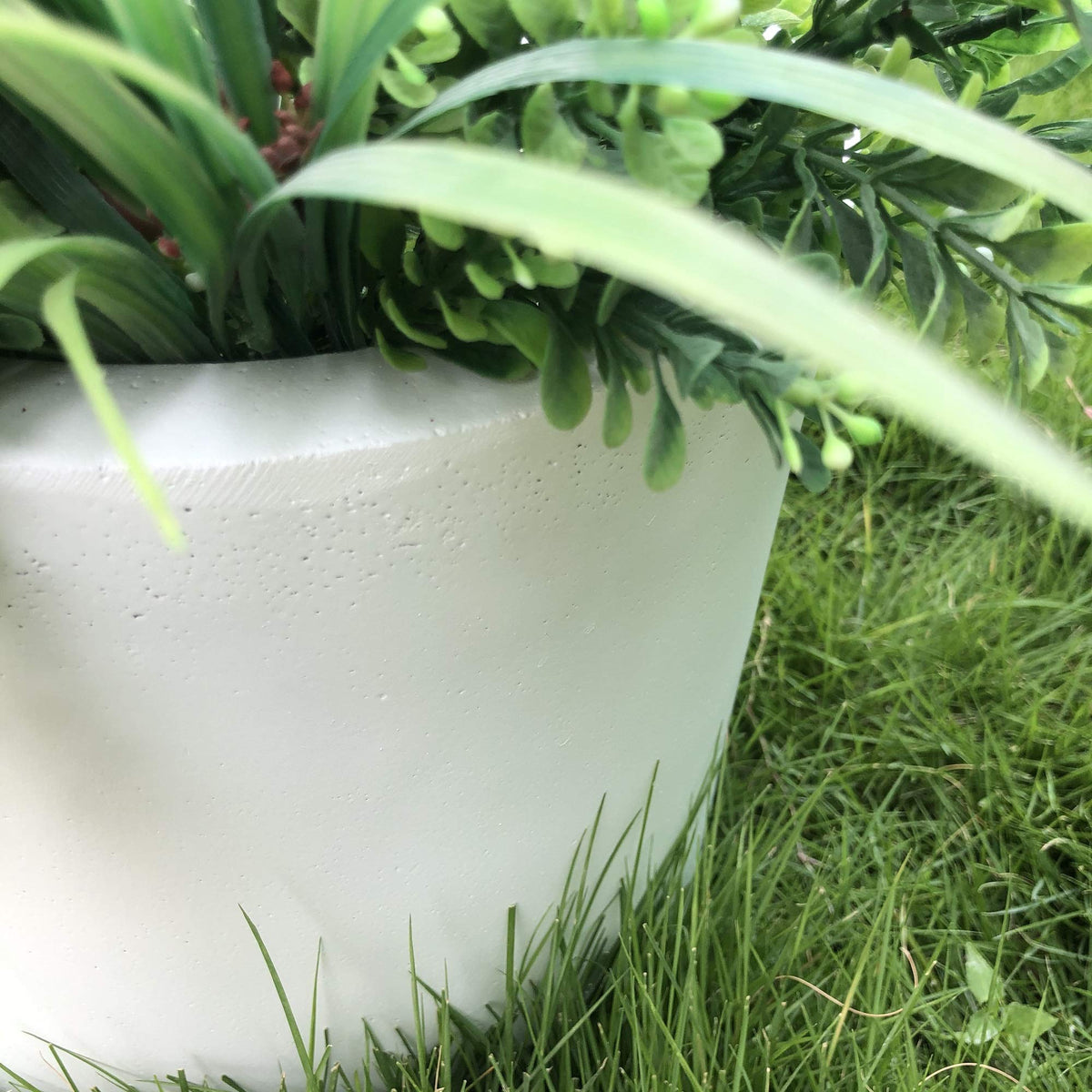 Small Round Cylinder White Concrete Planter 9.8" Tall (Pure White / 9.8" Dia)