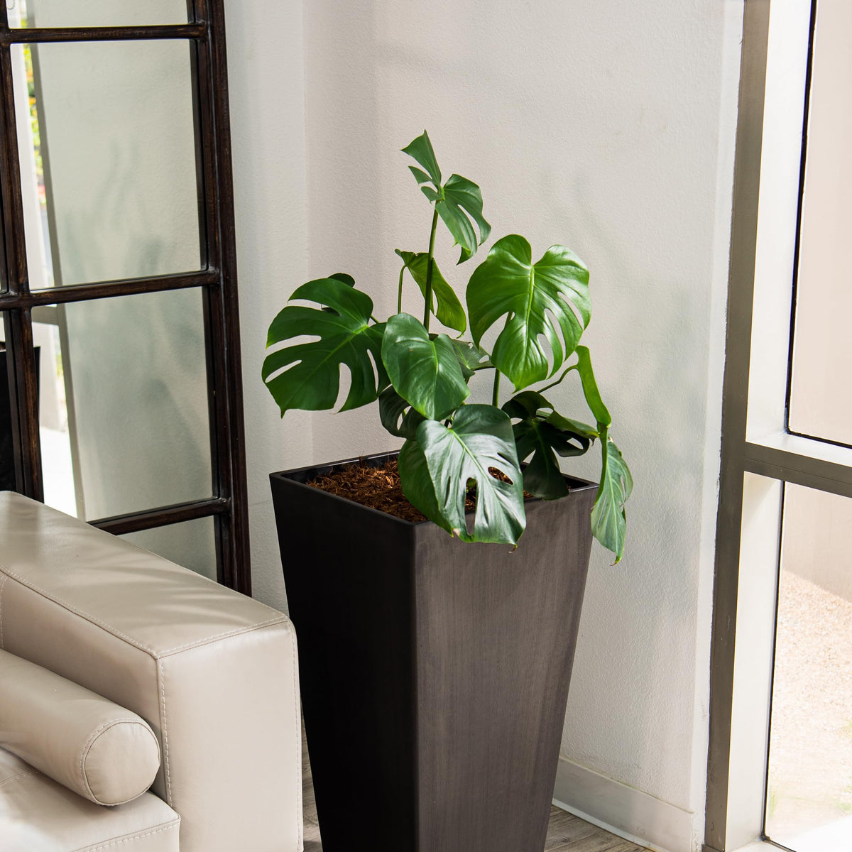 28 Inch Tapered Planter (Black / 28" H)