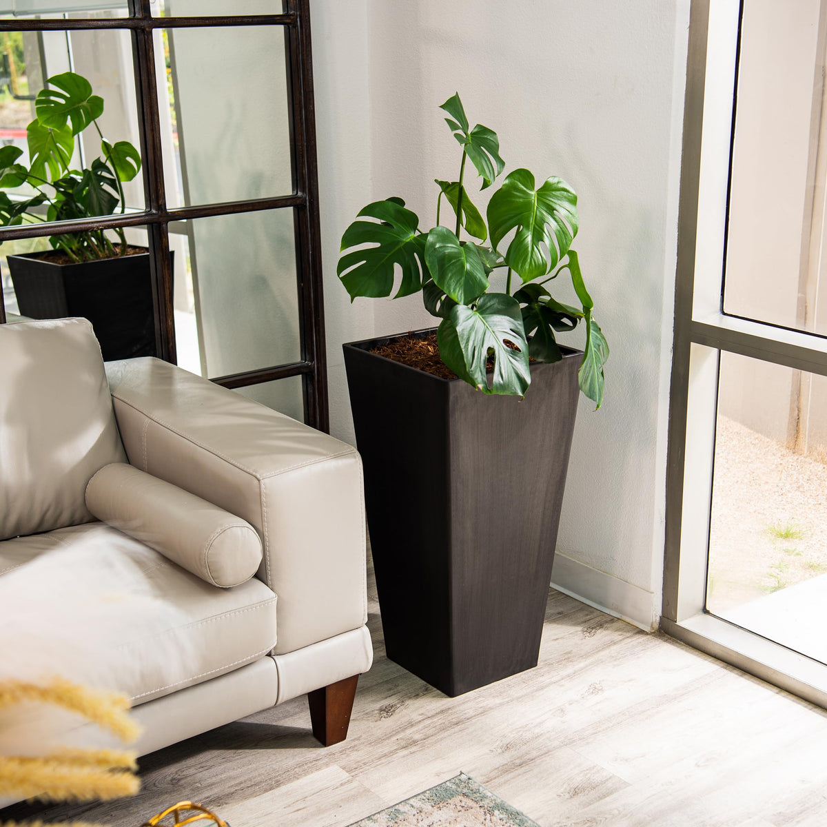 28 Inch Tapered Planter (Black / 28" H)