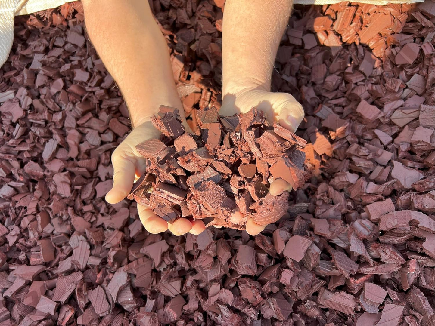 100% Wire-Free Rubber Mulch – Red, 20 lb (0.8 cu ft) | Long-Lasting, Low Maintenance, Safe for Kids & Pets – Landscaping & Playground Ground Cover